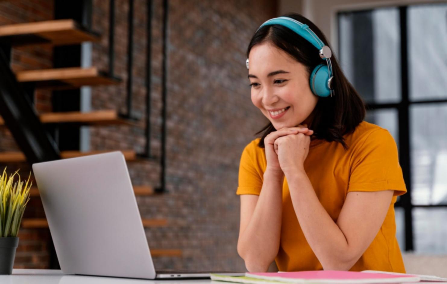 Instructor demonstrating budget planning techniques to class